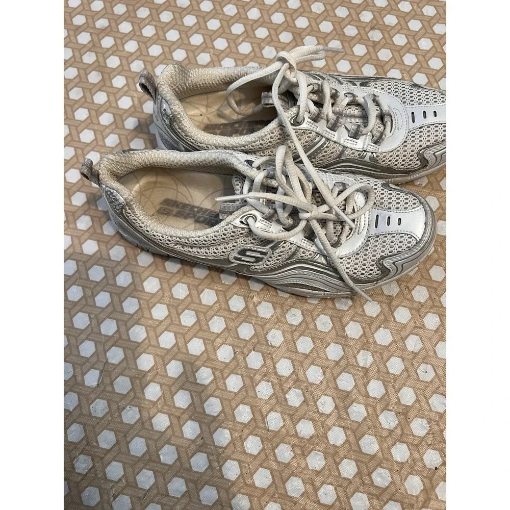 Skechers Women White Gray Sneakers Size 6.5